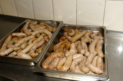 100 kg worst wordt klaar gemaakt voor het traditionele 'worst eten'