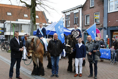 V.l.n.r.: Joris Kaanen (Havens), Tim Hendriks (Knollen-winnaar 2017), Herman Verdijk (VTS), Rens Verberkt (Koning 2017), Dick Goosens (Voorzitter), Peter Nabbe (N2People)